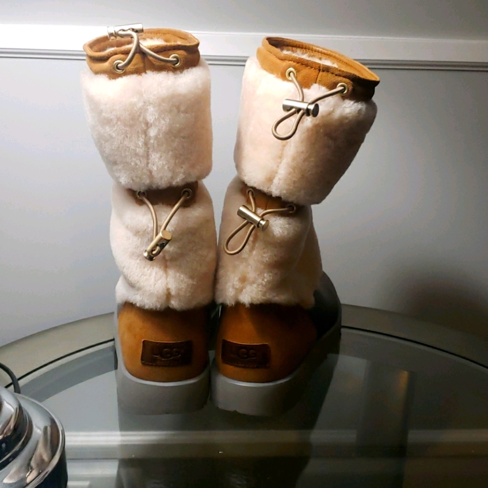 UGG SNOW BOOTS ❄ VIBRAM ARTIC GRIP SOLES